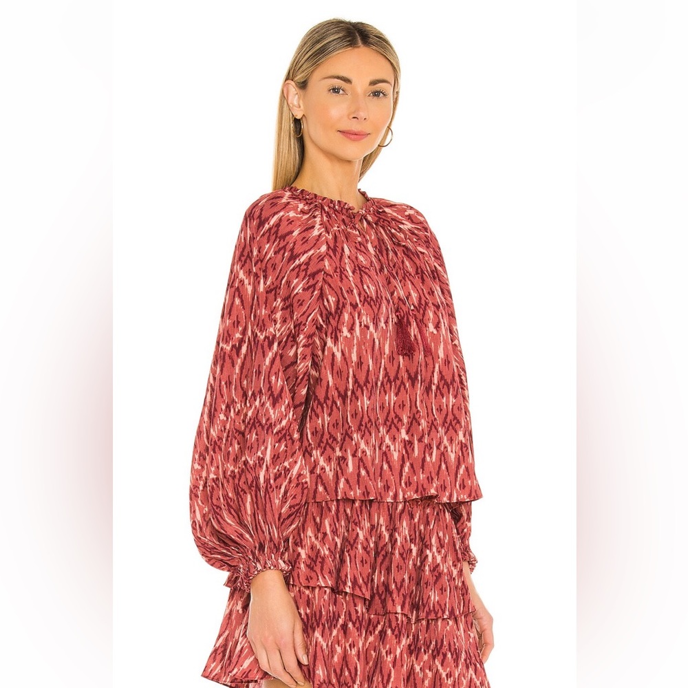 Neiki Gathered Raglan Top